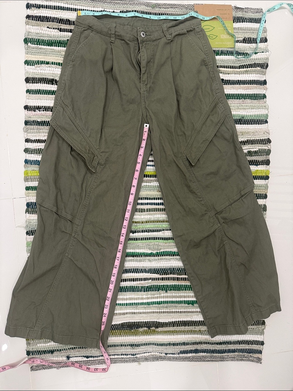 Wide-Leg Olive Cargo Pants with Utility Pockets - Picture 3 of 4